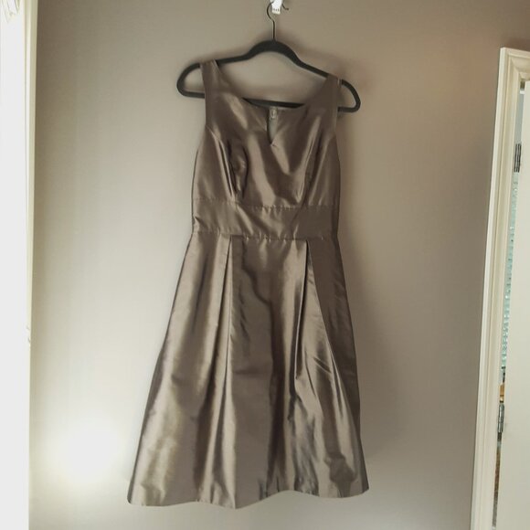 Jenny Yoo Gorgeous Silver / Grey 100% Silk Fit and Flare Dress - Picture 2 of 16